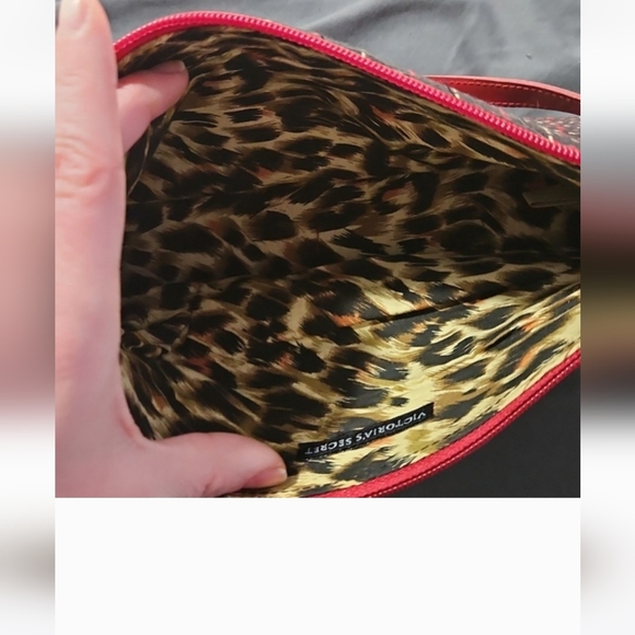 Victorias Secret Small Red and Black Plaid Shoulder Bag Nwot, Smoke Free Home - Picture 2 of 3